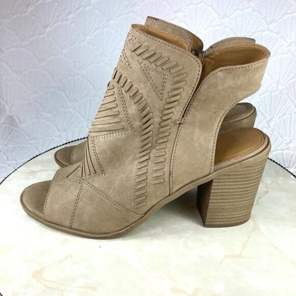 Universal Thread Laser Cut Peep Toe Booties Womens 10 Tan Block Heel Cutout Zip